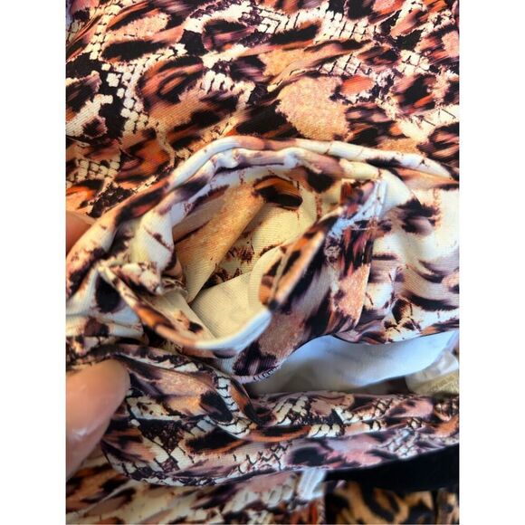 LiCi Fit Workout Set in Safari LS Crop top and shorts size M/L Scrunch Butt Leop - Picture 13 of 15